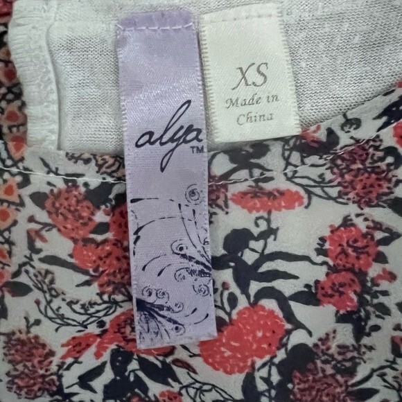 Francesca’s Alya double layer split back boho floral top size XS - Picture 4 of 5